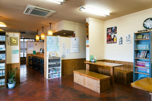 めし盛（さかり）店内