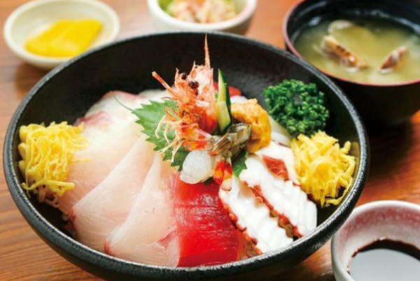 満海（森鮮魚店直営）の定食