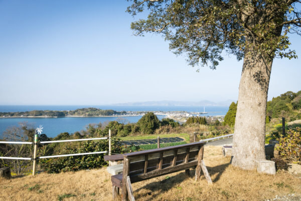 かずま園 ベンチと海