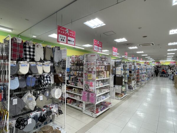 ダイソーDAISO天草店舗リンドマール店や空港通り店のイメージ