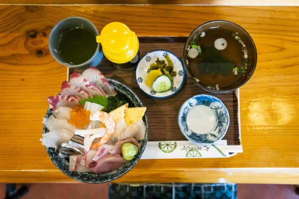 めし 盛（さかり）海鮮丼